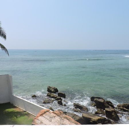 Galle Henna Beach House Bed & Breakfast Unawatuna Exterior photo